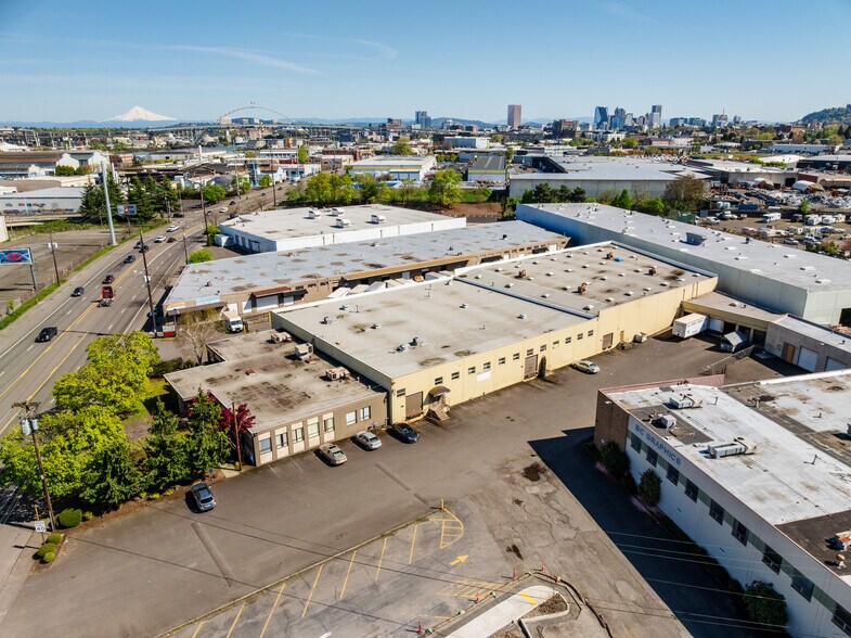 3145 NW Yeon Ave, Portland, OR à vendre - Photo du bâtiment - Image 2 de 6