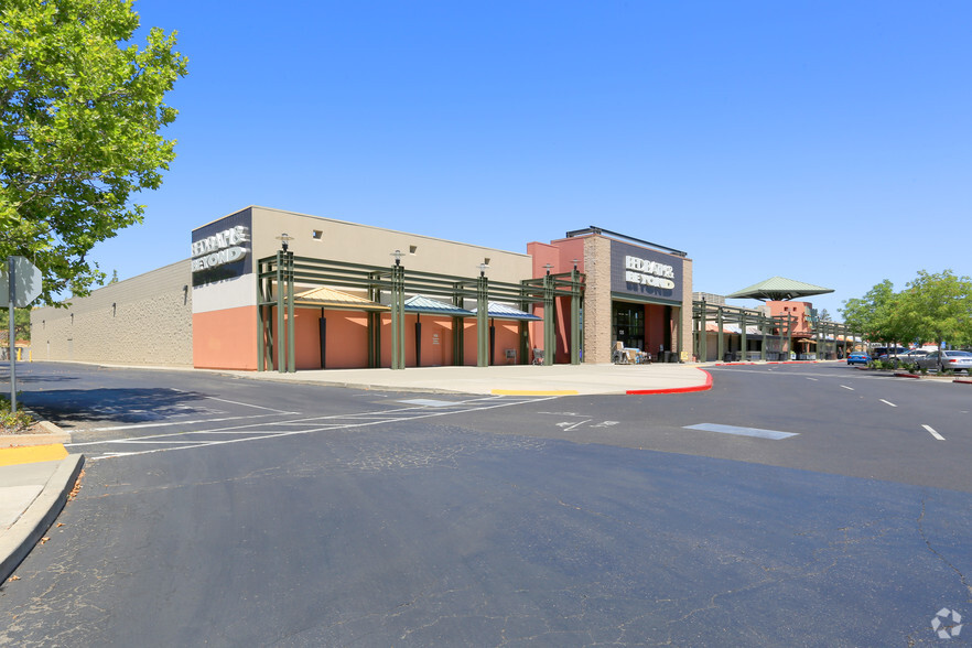 128-130 Browns Valley Pky, Vacaville, CA for lease - Building Photo - Image 1 of 4