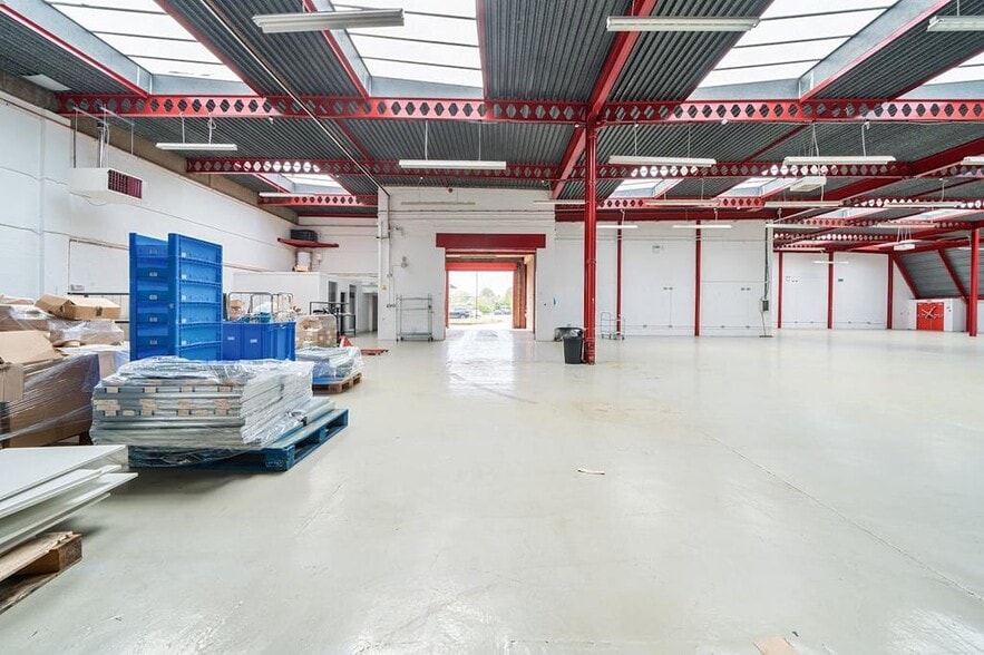 Alliance Rd, London for lease - Interior Photo - Image 2 of 13