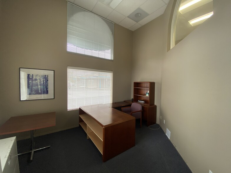 8333 SE Stark St, Portland, OR à louer - Photo du bâtiment - Image 3 de 10