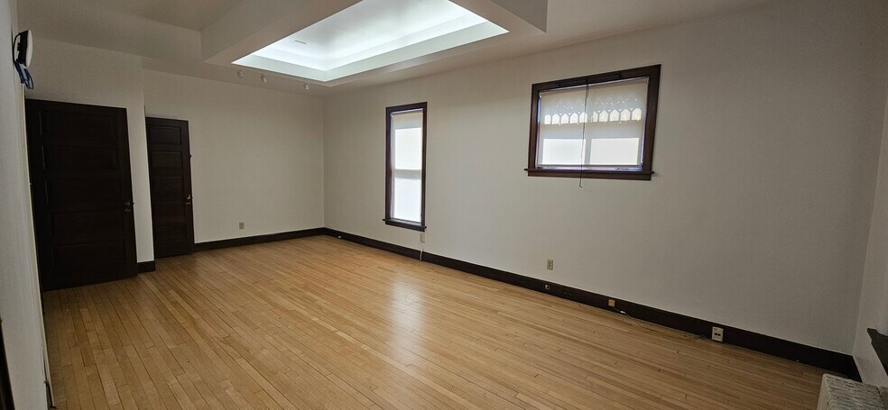 115 W Spring St, Chippewa Falls, WI for sale - Interior Photo - Image 2 of 17