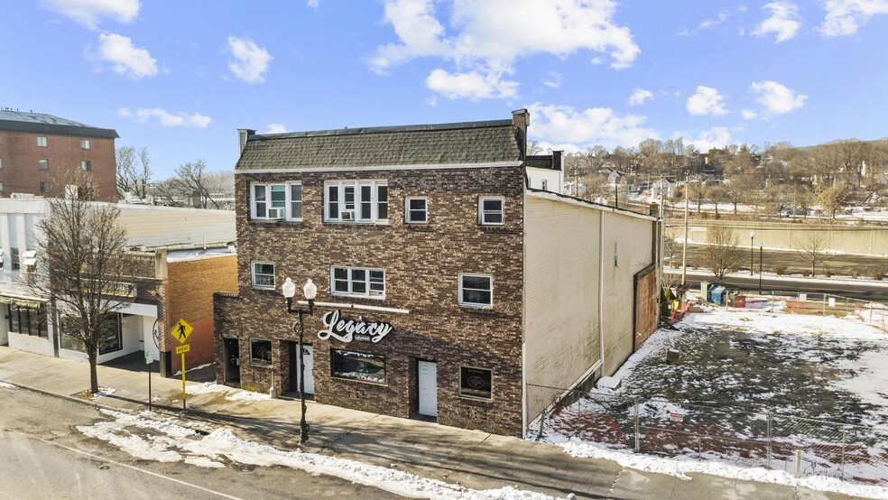 232 Main St, Ansonia, CT à vendre - Photo du bâtiment - Image 2 de 21