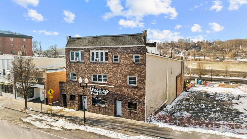 232 Main St, Ansonia, CT à vendre - Photo du bâtiment - Image 2 de 21