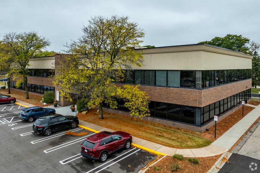 4200 W Old Shakopee Rd, Bloomington, MN for lease - Building Photo - Image 1 of 7
