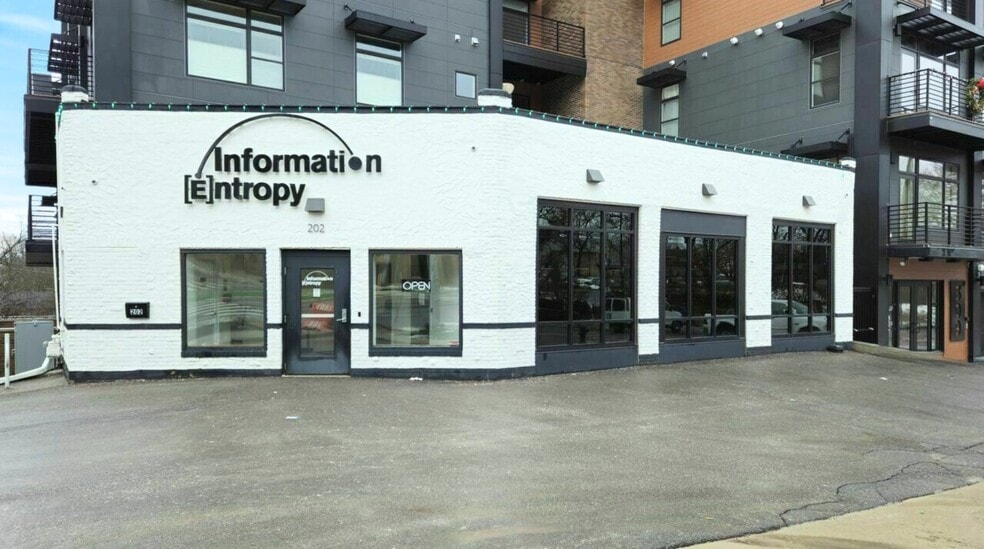 202 Miller Ave, Ann Arbor, MI à louer - Photo du bâtiment - Image 2 de 4