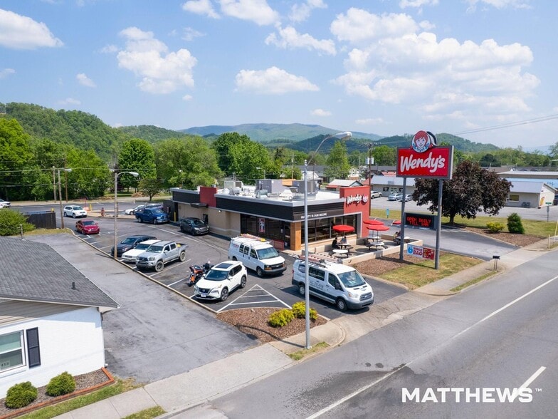 415 Broad St, Elizabethton, TN for sale - Primary Photo - Image 1 of 4