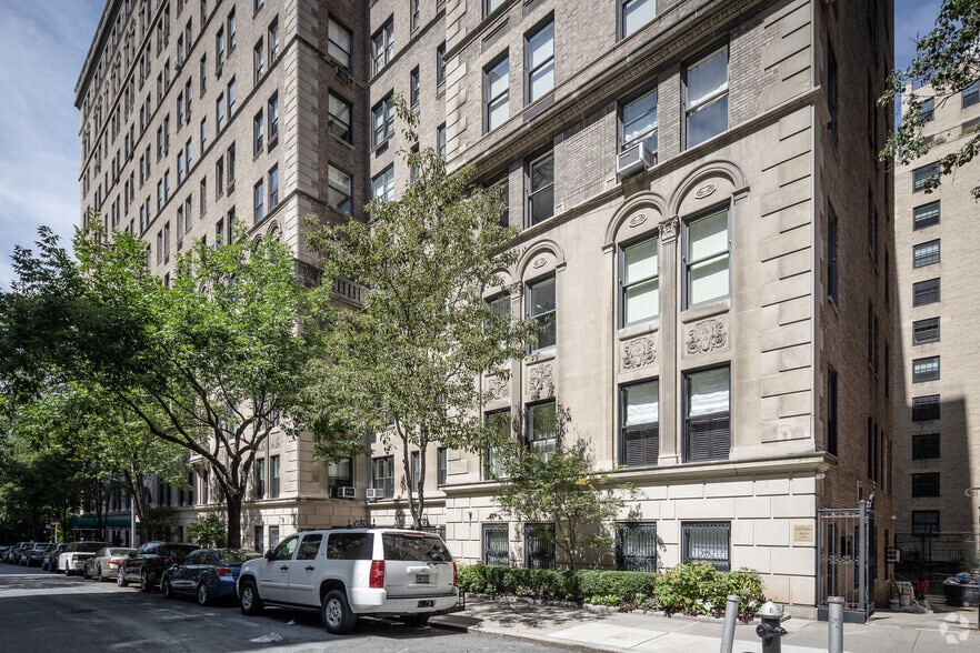 1060 Fifth Ave, New York, NY for sale - Building Photo - Image 2 of 4