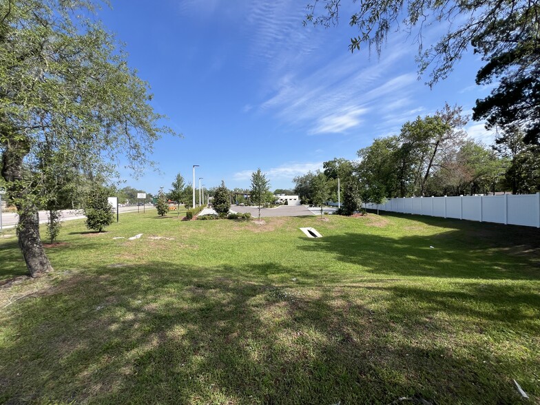 1314 E 148th Ave, Lutz, FL à vendre - Photo du b timent - Image 3 de 8