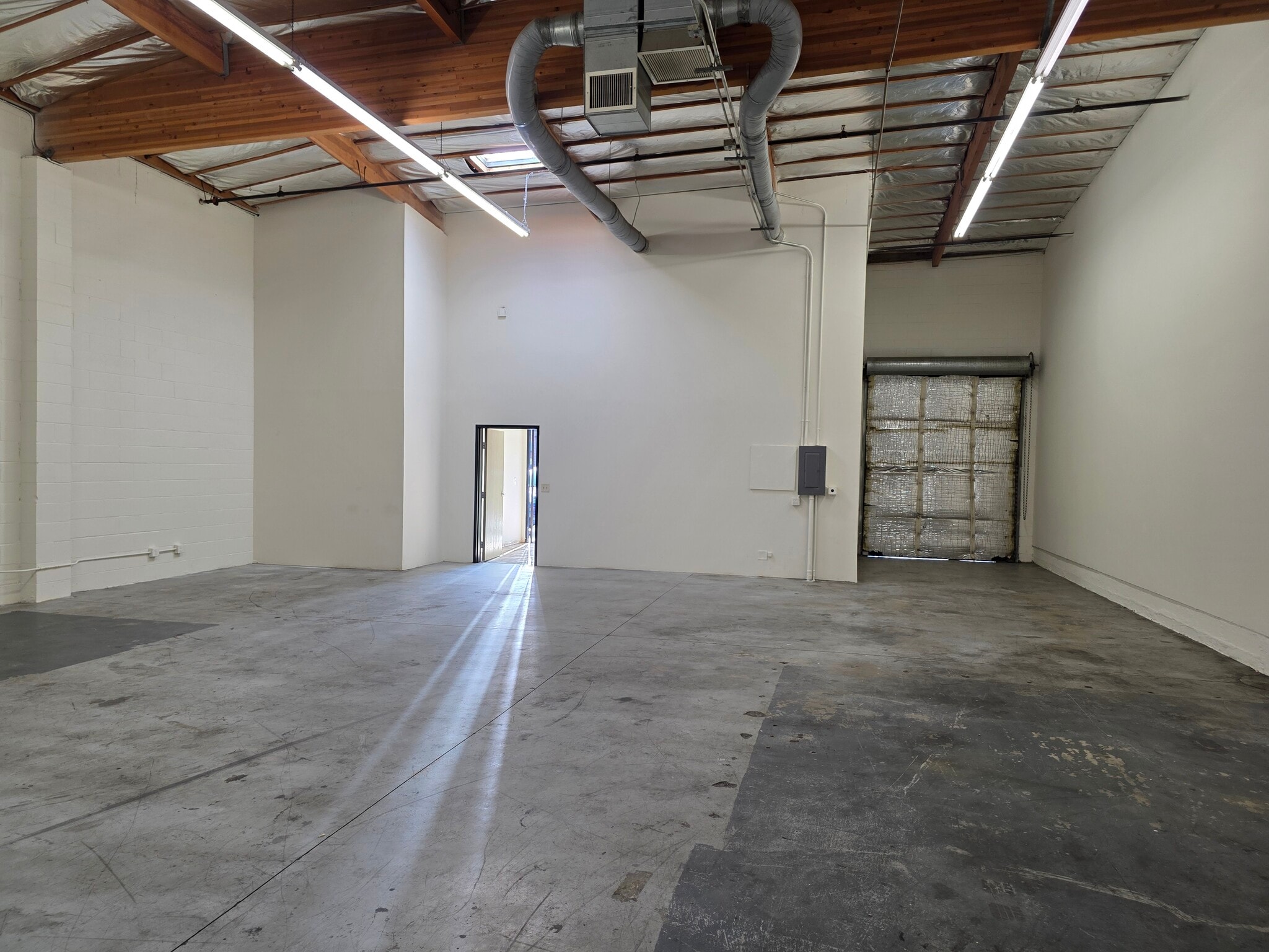 1933 W 11th St, Upland, CA for lease Interior Photo- Image 1 of 8