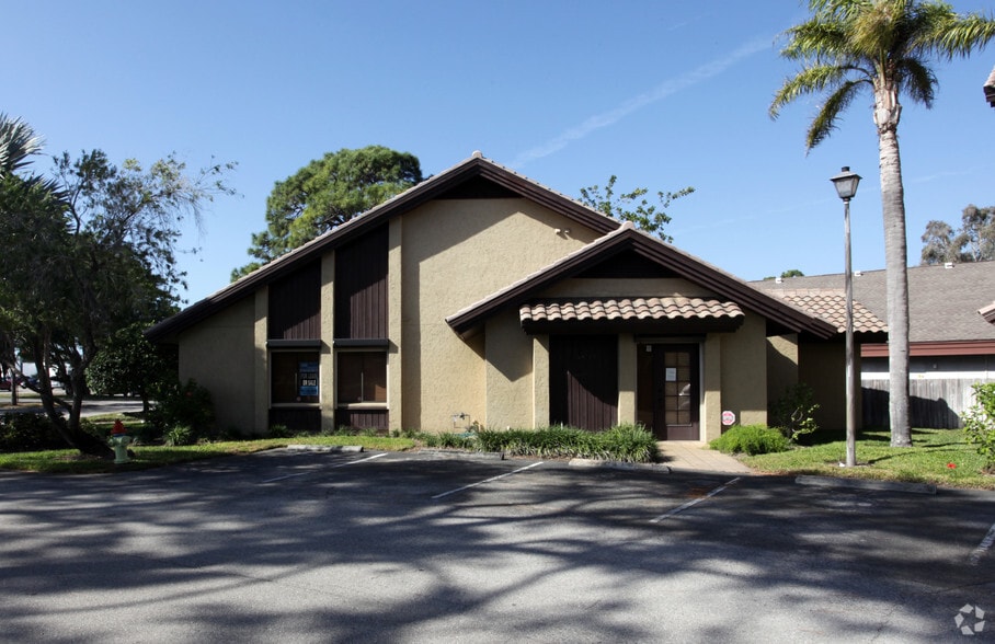 7013 S Tamiami Trl, Sarasota, FL à louer - Photo du bâtiment - Image 3 de 17