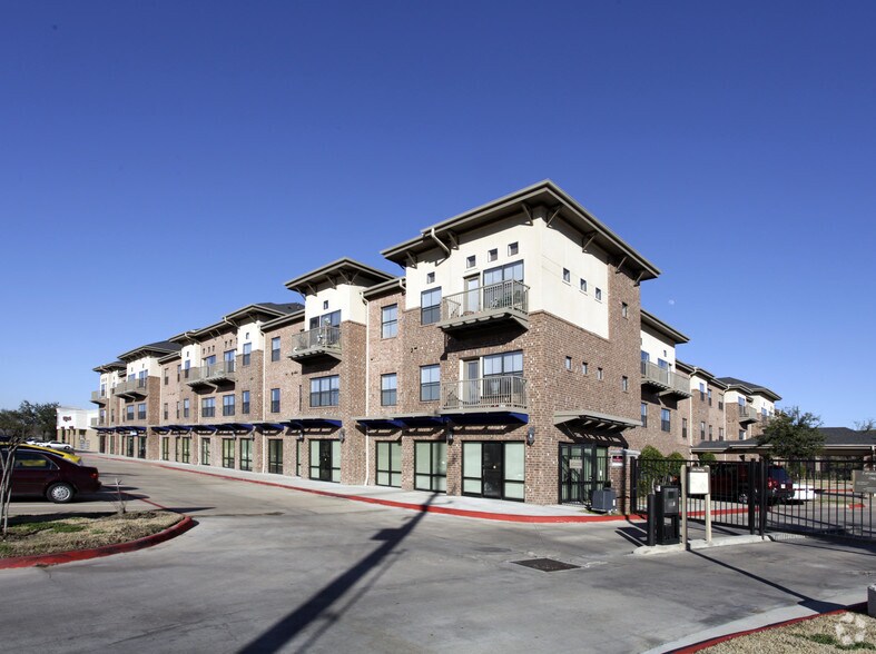 12221 Kirkwood Rd, Stafford, TX à louer - Photo du bâtiment - Image 2 de 7