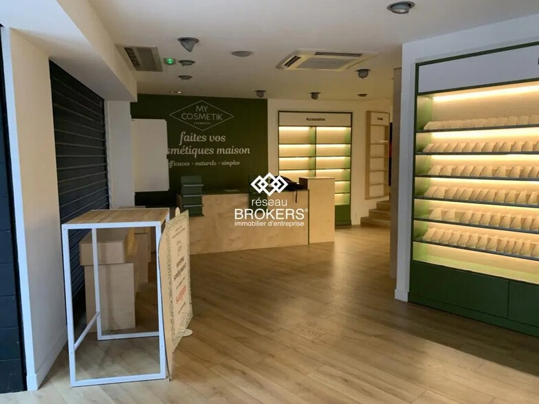 Retail in Grenoble for lease - Interior Photo - Image 1 of 20