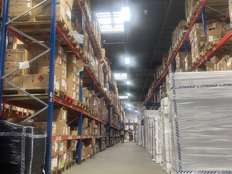 55 Gilpin Ave, Hauppauge, NY à louer - Photo du bâtiment - Image 2 de 5