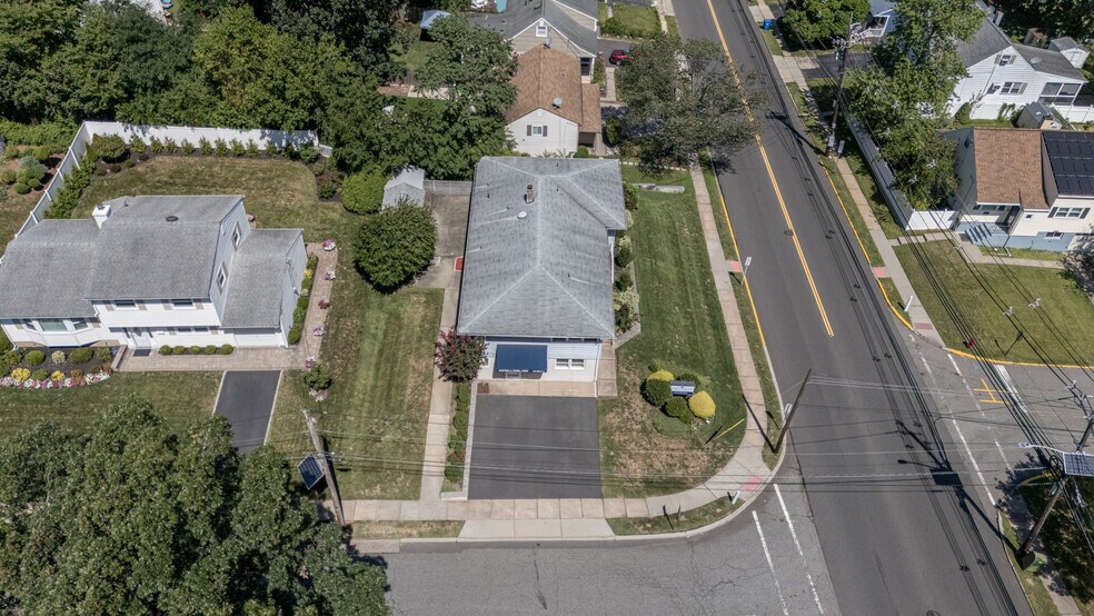 373 Ford Ave, Fords, NJ à vendre - Photo du bâtiment - Image 2 de 54