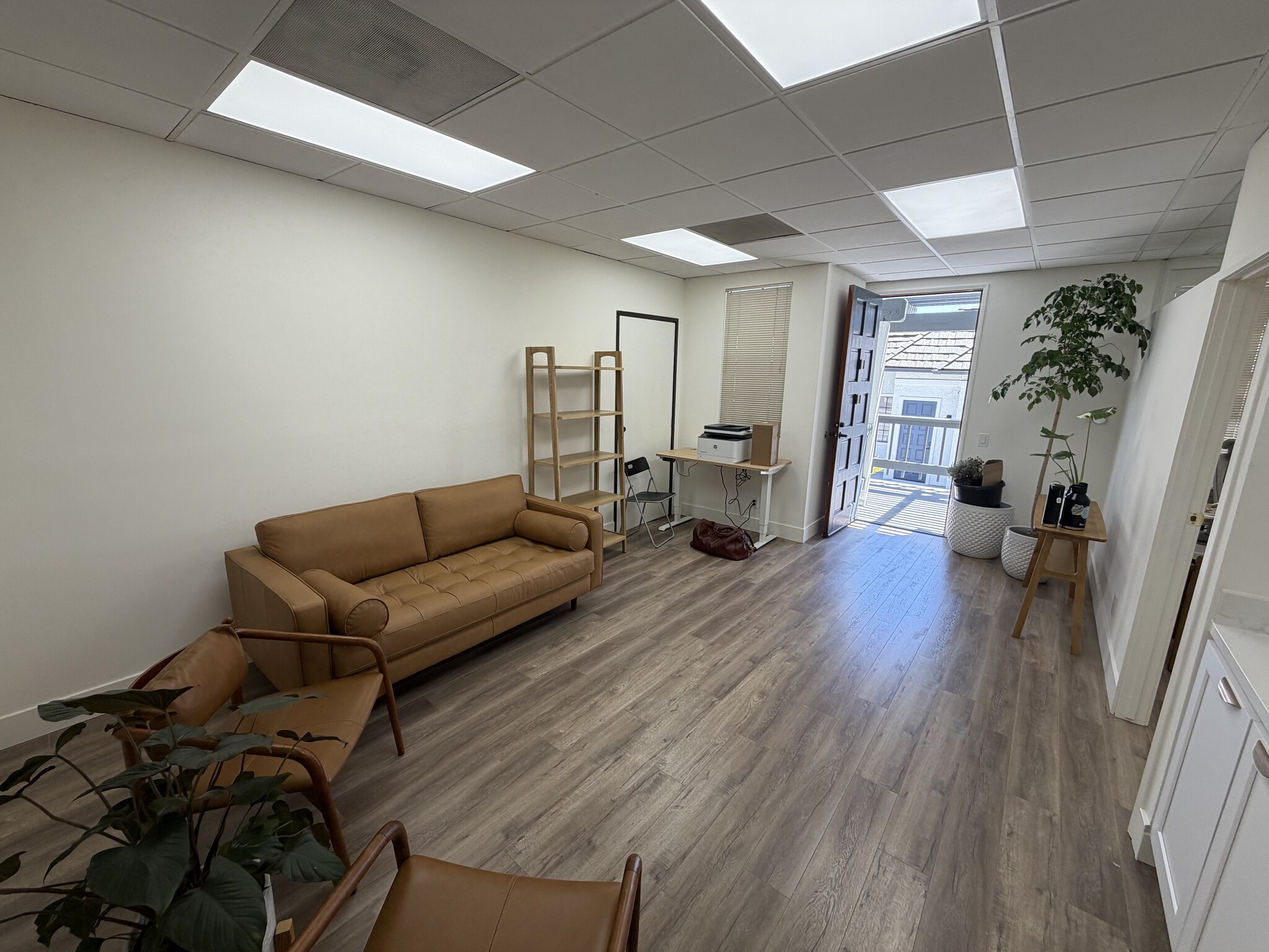 471 N Old Newport Blvd, Newport Beach, CA for lease Interior Photo- Image 1 of 8
