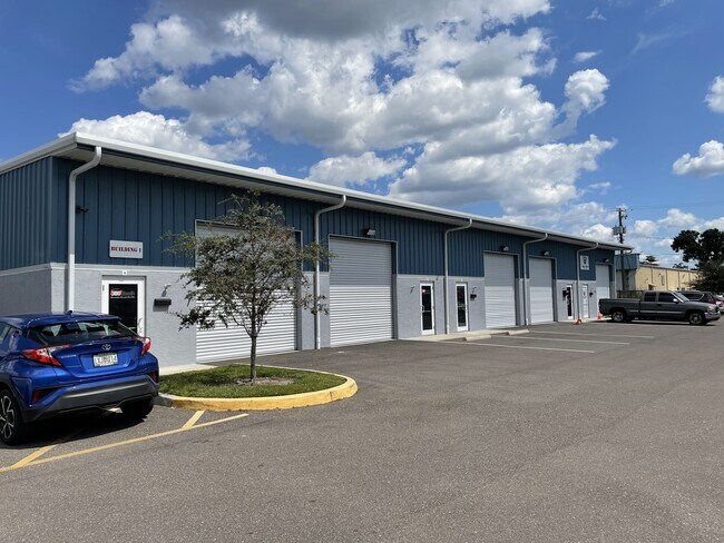 Plus de détails pour 4402 W Crest Ave, Tampa, FL - Local d'activités, Industriel à louer