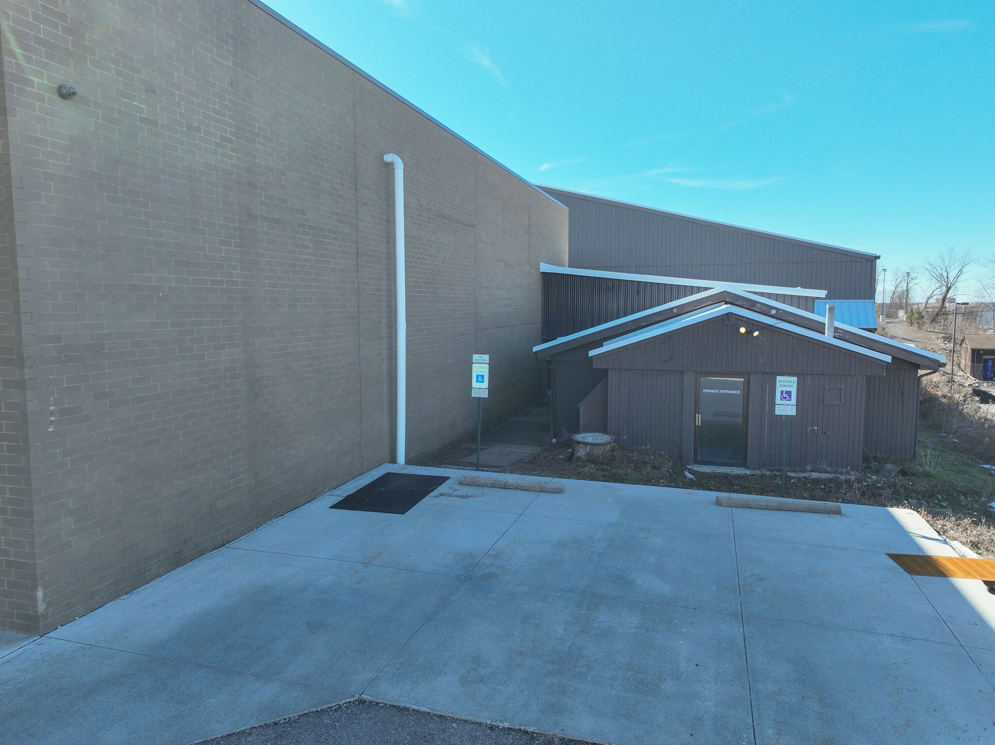 1 Racquet Ln, Monroeville, PA for lease Building Photo- Image 1 of 31