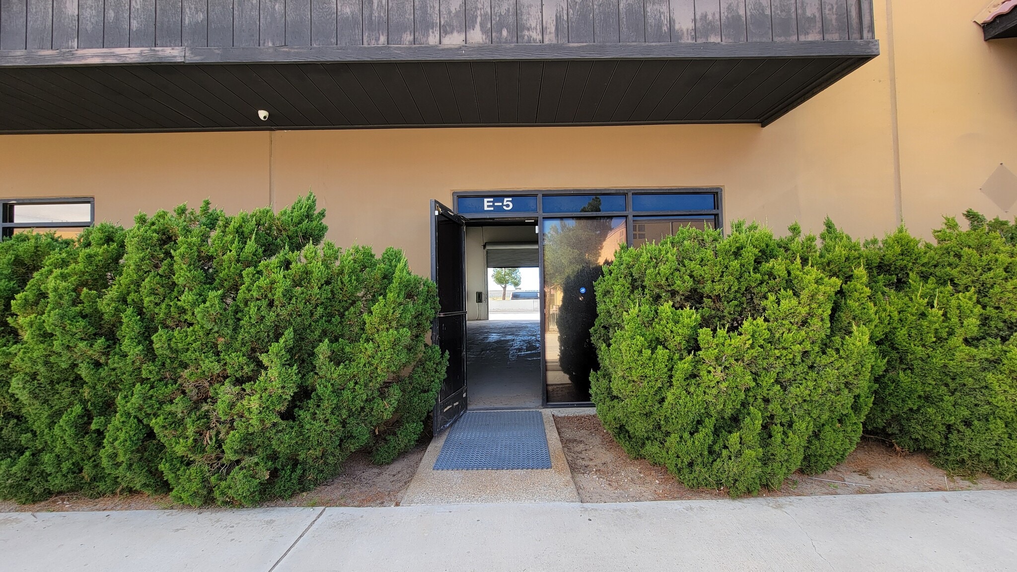 17229 Lemon St, Hesperia, CA for lease Interior Photo- Image 1 of 18