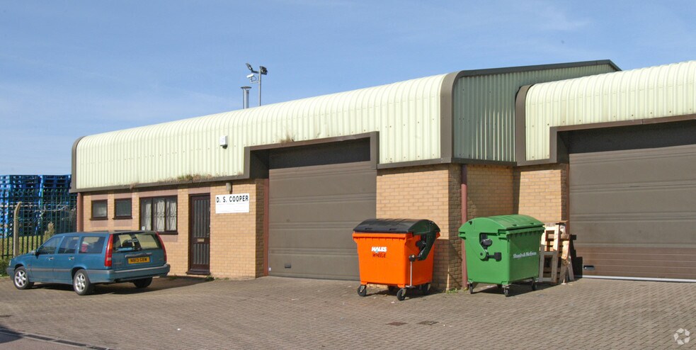 6-8 Henson Clos, Kettering à louer - Photo du bâtiment - Image 3 de 5