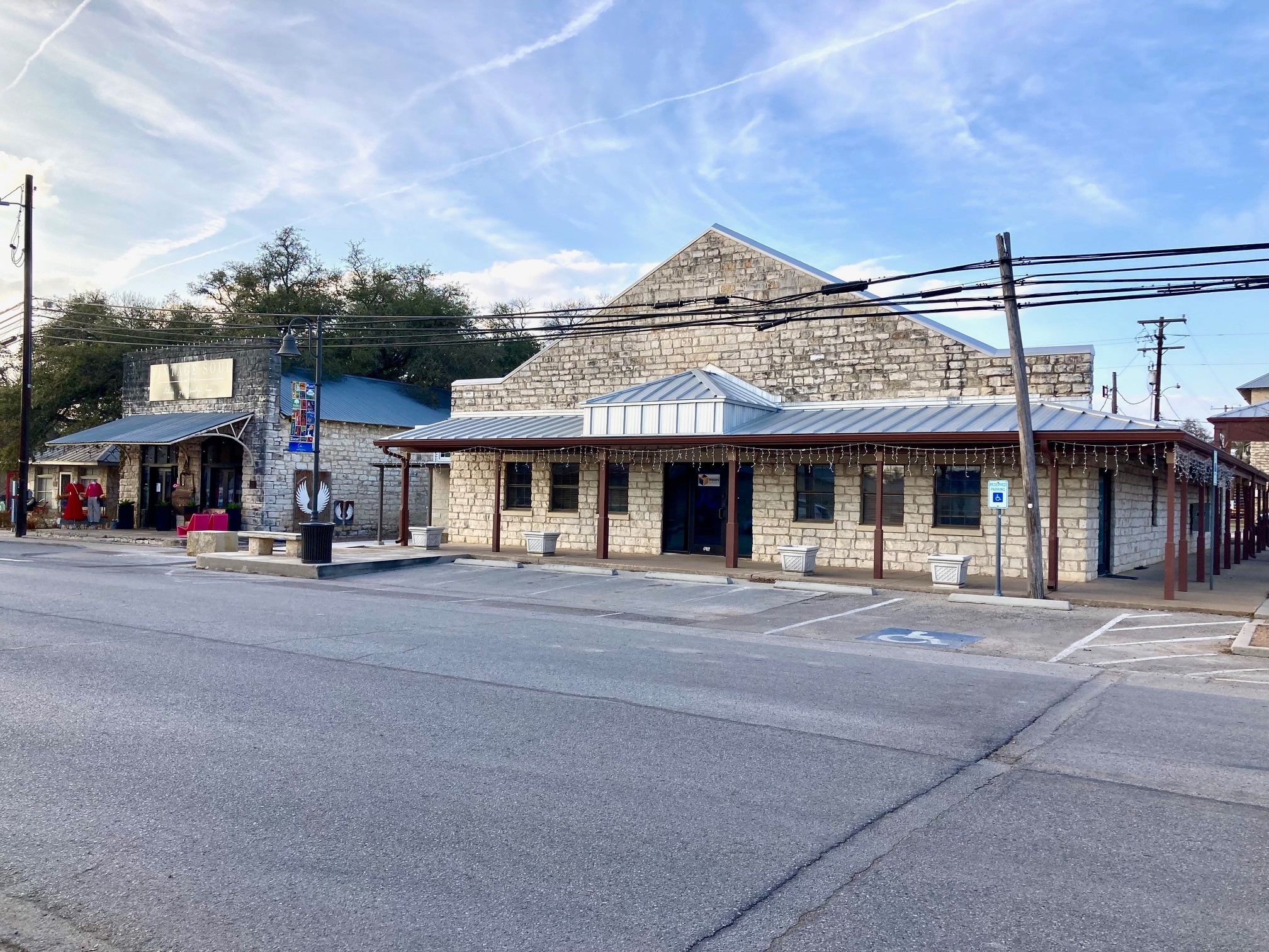 300 W Mercer St, Dripping Springs, TX for lease Primary Photo- Image 1 of 6