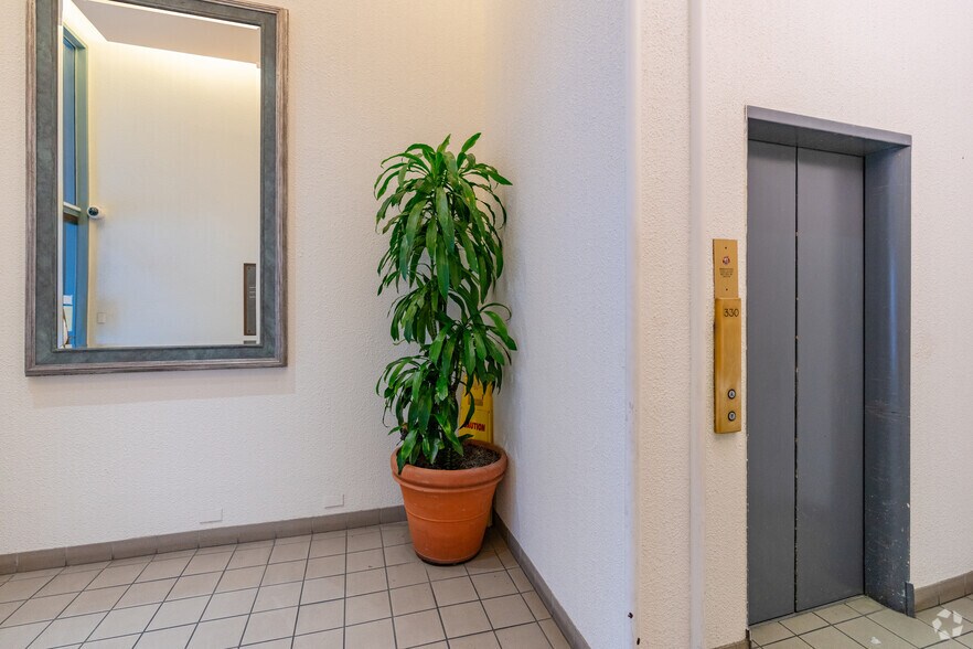 603-615 Battery St, San Francisco, CA à louer - Hall d’entrée - Image 2 de 7