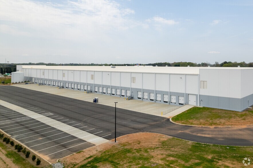 2000 Victor Hill rd, Duncan, SC à louer - Photo du bâtiment - Image 2 de 4