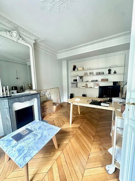 Place De La Madeleine, Paris for lease - Interior Photo - Image 1 of 5