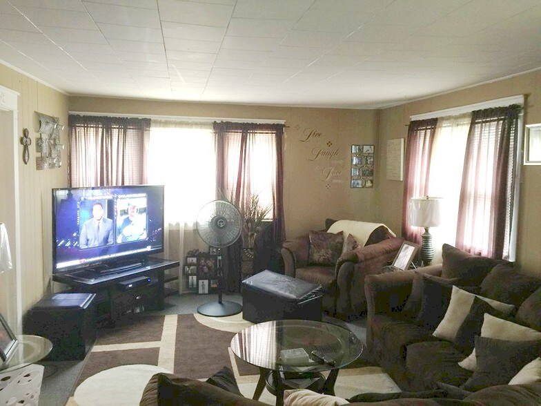 131 Hobbs Ave, Joliet, IL à vendre - Photo intérieure - Image 3 de 12