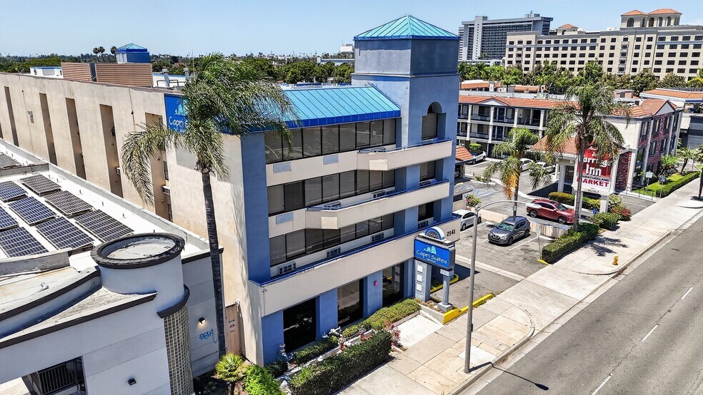 2141 S Harbor Blvd, Anaheim, CA à vendre - Photo du bâtiment - Image 3 de 34