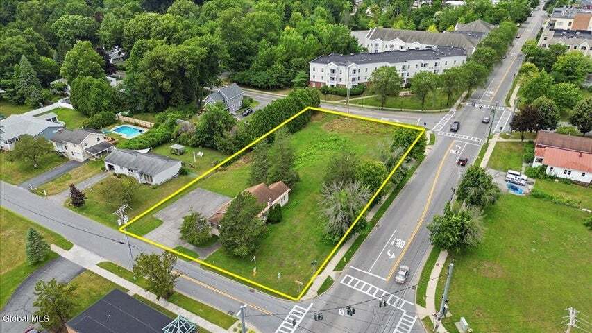 L17.1 West Ave, Saratoga Springs, NY à vendre - Photo du bâtiment - Image 2 de 7