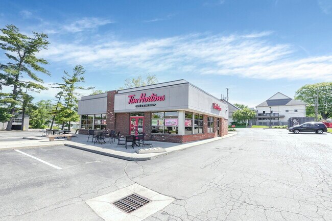 More details for 5470 N High St, Columbus, OH - Retail for Sale