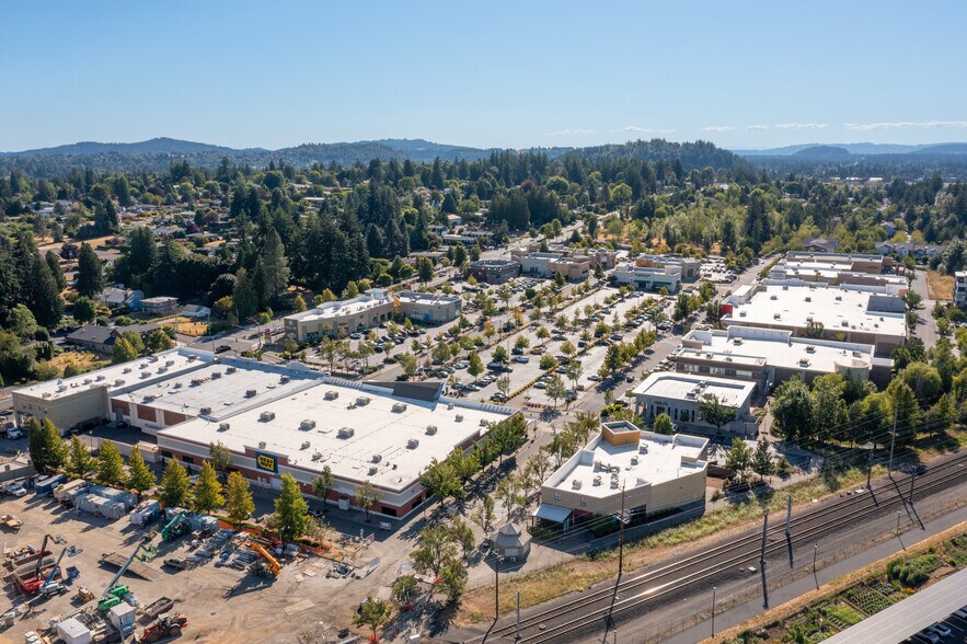 NW Division St, Gresham, OR à louer - Photo du bâtiment - Image 2 de 13