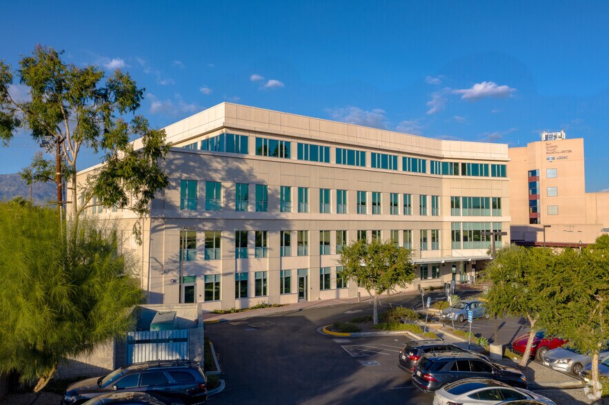 207 S Santa Anita Ave, San Gabriel, CA à louer - Photo du bâtiment - Image 2 de 7