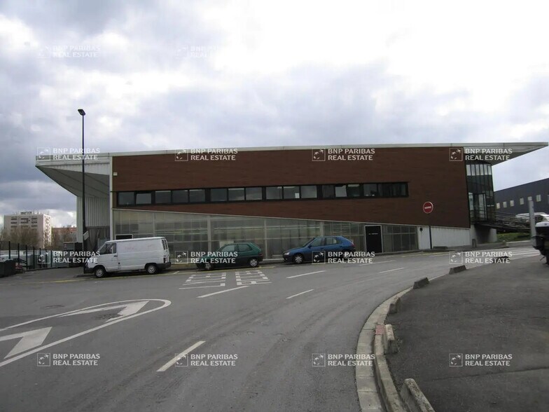Local d'activités dans Champigny-sur-Marne à vendre - Photo du bâtiment - Image 1 de 12