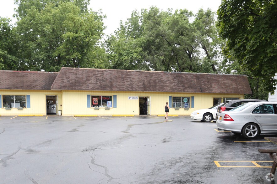 574-582 E Main St, Batavia, NY à vendre - Photo du bâtiment - Image 2 de 2