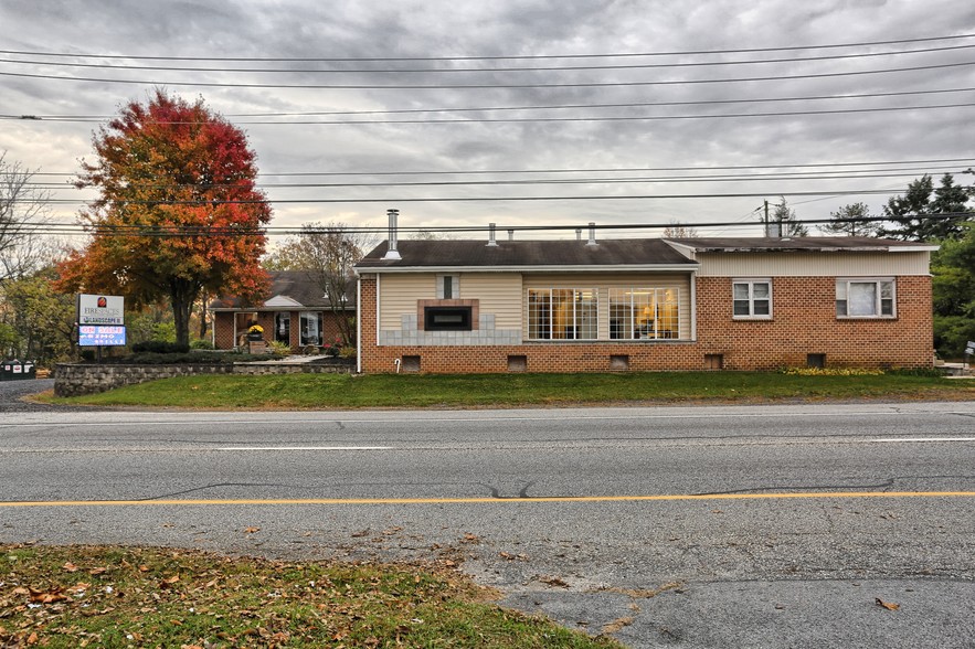 6621 Carlisle Pike, Mechanicsburg, PA à vendre - Photo du bâtiment - Image 1 de 1