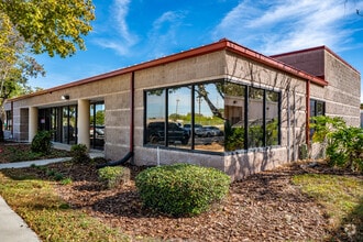 4900 Creekside Dr, Clearwater, FL à louer Photo du bâtiment- Image 2 de 12