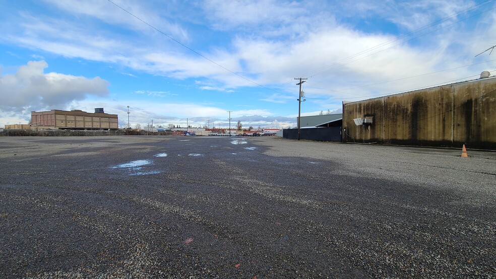 1725 Silverton Rd NE, Salem, OR for lease - Building Photo - Image 3 of 7