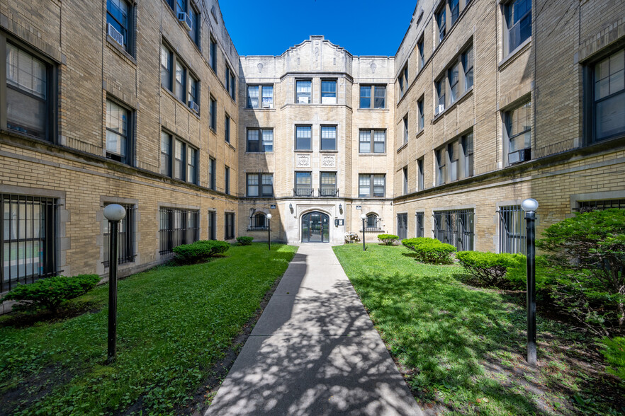 6938 S Clyde Ave, Chicago, IL for sale - Building Photo - Image 2 of 13