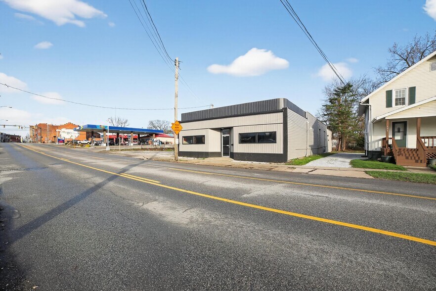 161 E Main St, Geneva, OH à vendre - Photo du bâtiment - Image 2 de 19