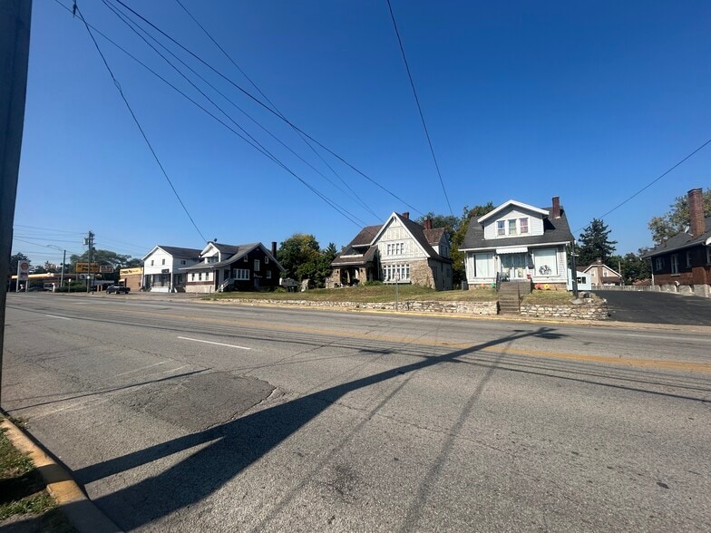 READING RD DEVELOPMENT OPPORTUNITY portfolio of 4 properties for sale on LoopNet.ca - Building Photo - Image 2 of 5