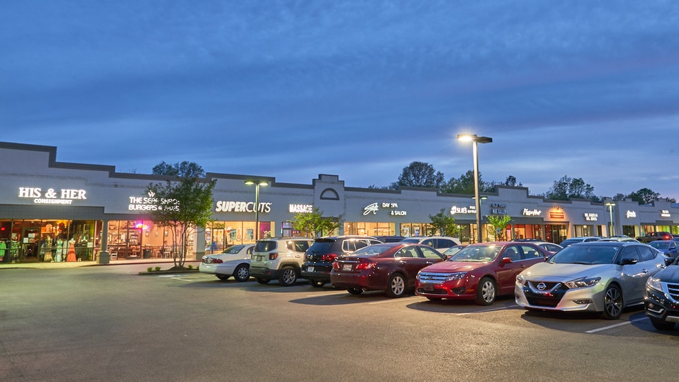 875 Poplar Ave, Memphis, TN for lease - Building Photo - Image 3 of 8