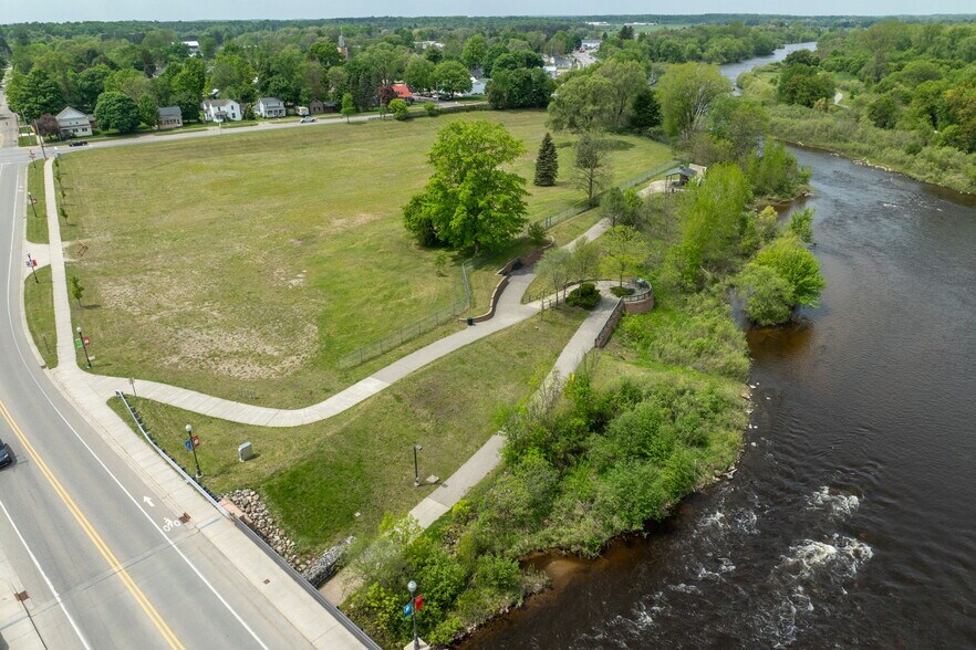 906 N State St, Big Rapids, MI à vendre - Photo du bâtiment - Image 3 de 12