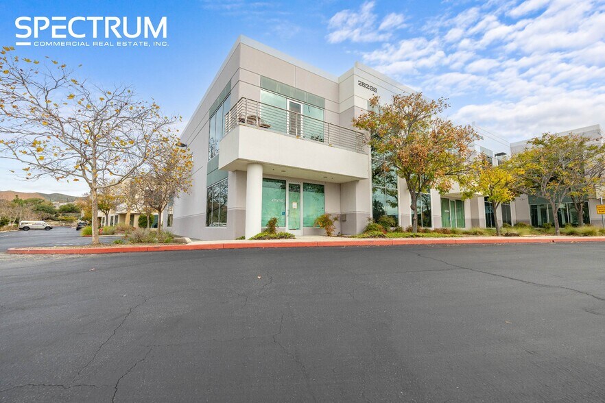 28288 Alta Vista Ave, Valencia, CA à louer - Photo du bâtiment - Image 2 de 25