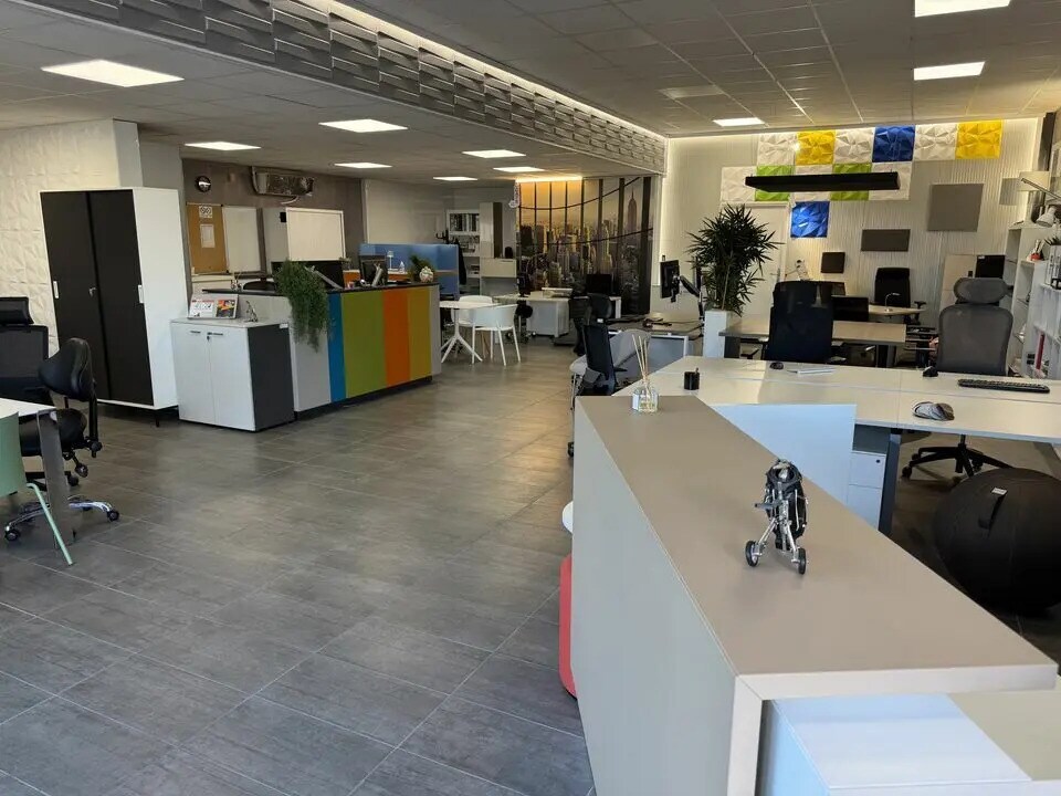 Flex in Valence for lease Interior Photo- Image 1 of 4