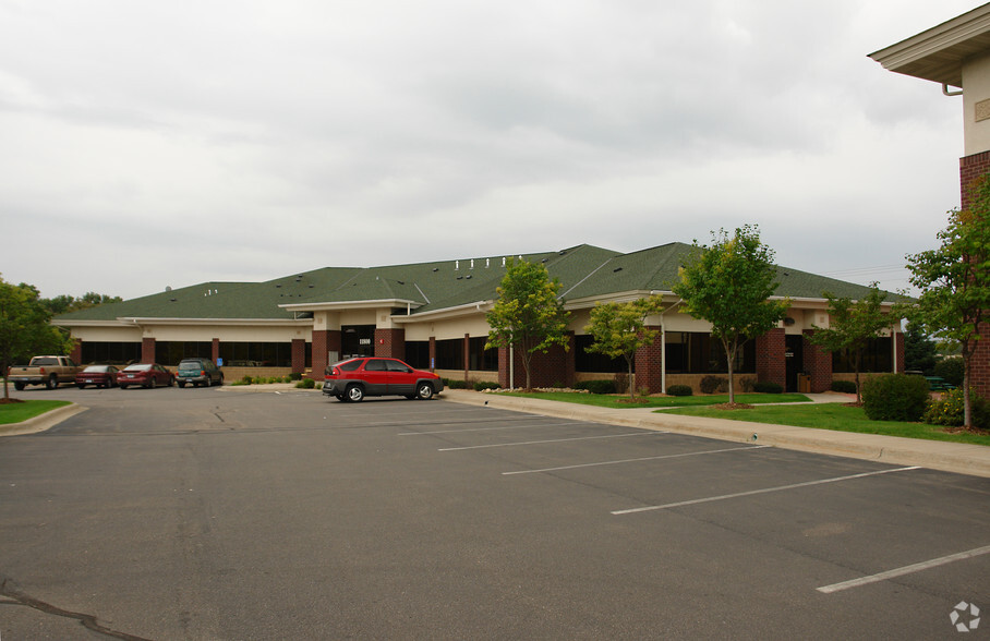 11800 NE Aberdeen St, Blaine, MN for lease - Primary Photo - Image 1 of 3