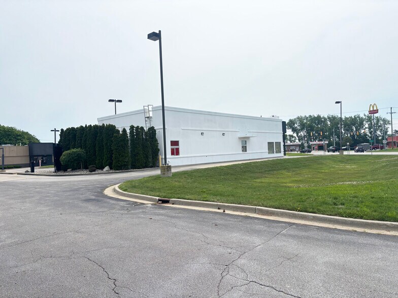6362 3 Mile Rd, Bay City, MI à louer - Photo du bâtiment - Image 2 de 12