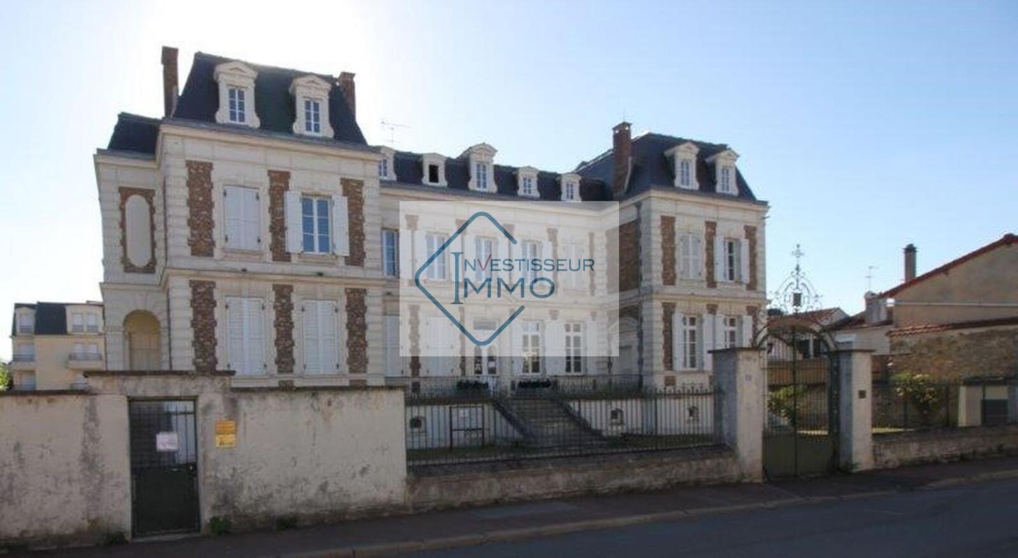 Office in Corbeil-Essonnes for lease Building Photo- Image 1 of 16