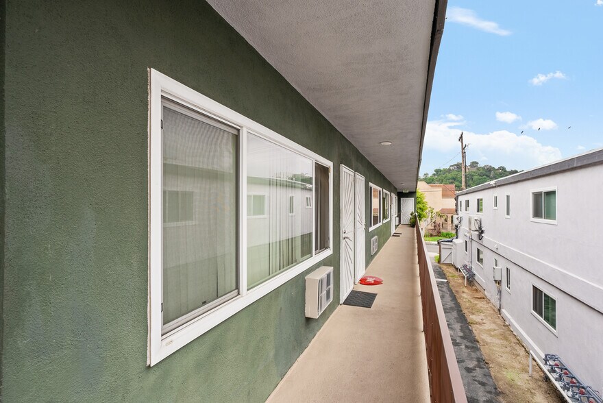 1001 E Acacia Ave, Glendale, CA à vendre - Photo du bâtiment - Image 3 de 6