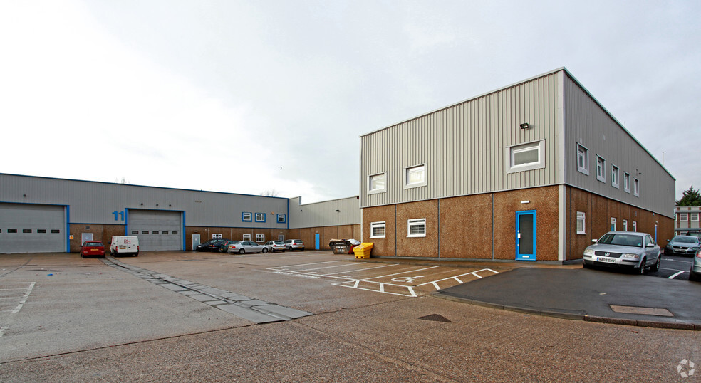 Lyon Way, Greenford for lease - Building Photo - Image 3 of 4